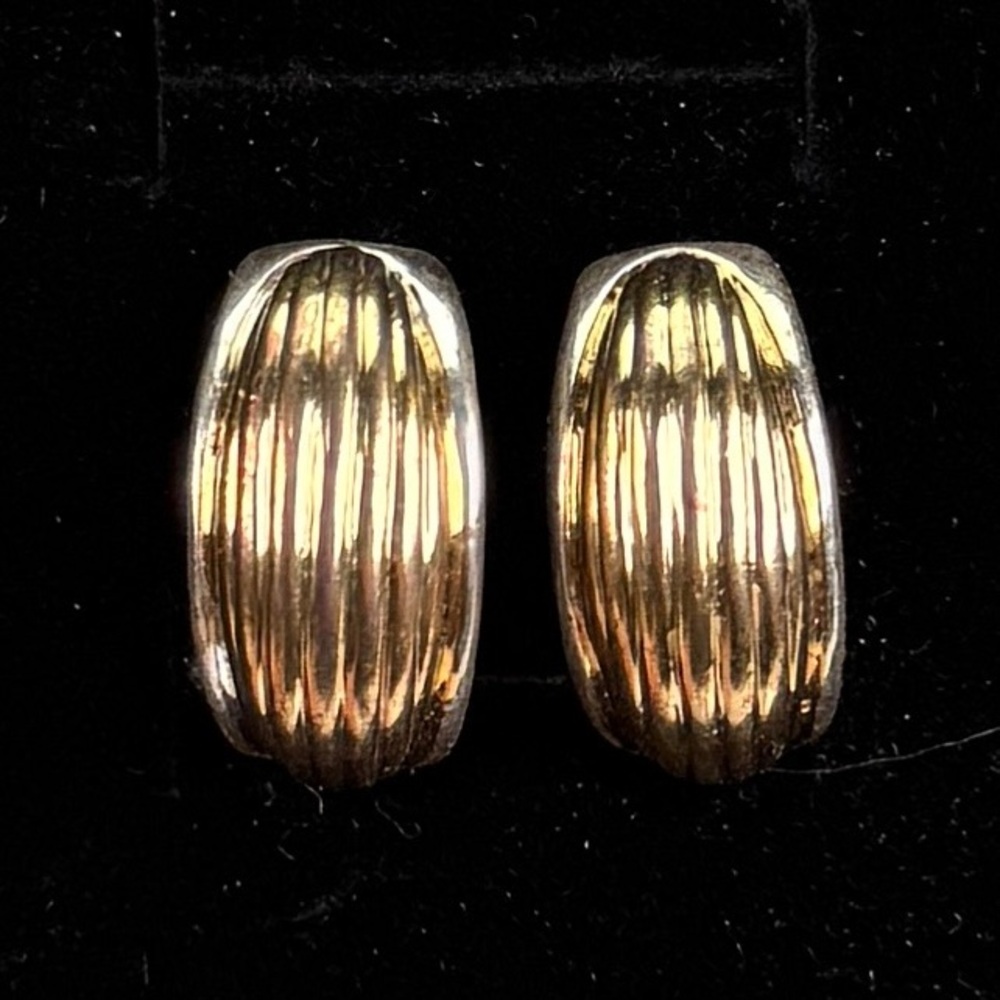 Vintage weighted, two tone, goldtone, silvertone, ribbed clip on earrings - Picture 3 of 9